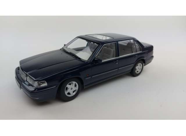 Volvo 960 1996 Donkerblauw Metallic - 1:18